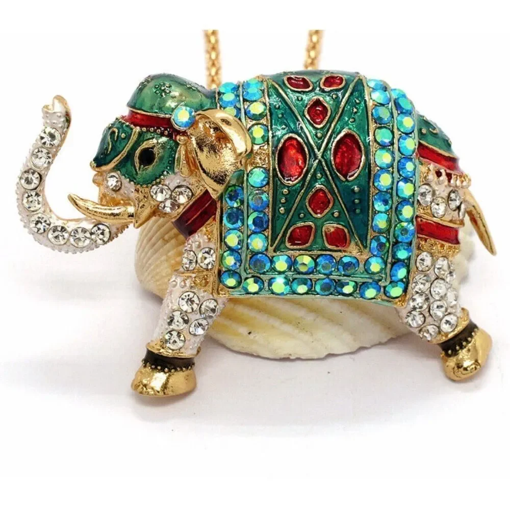 🐘 Betsey Johnson stunning sparkling fancy elephant necklace 🐘